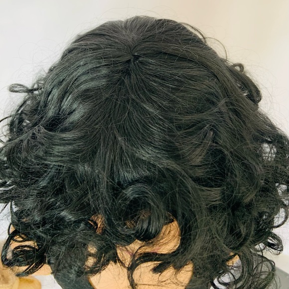 VersaStyle Short Black Synthetic Wig with Vintage Vibes - Picture 3 of 7
